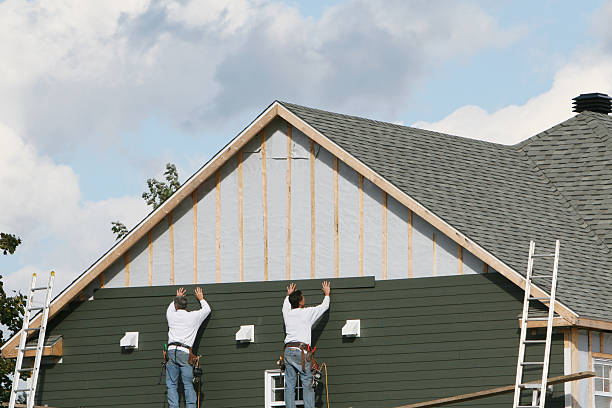 Professional Siding technician working in Hamilton, TX